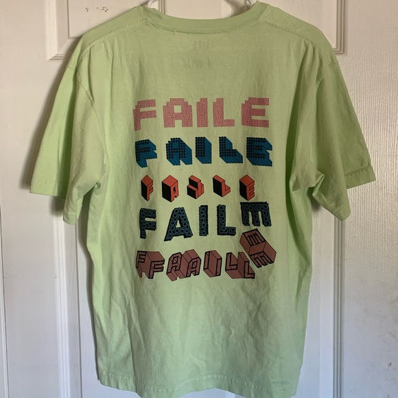 Uniqlo UT Graphic T-Shirt - Picture 3 of 4